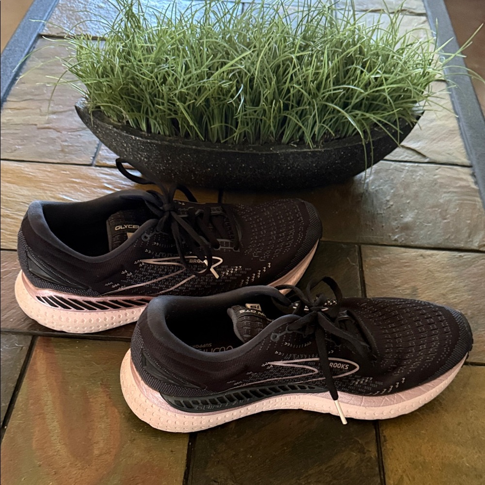 Brooks Glycerin Black and White Athletic Shoes